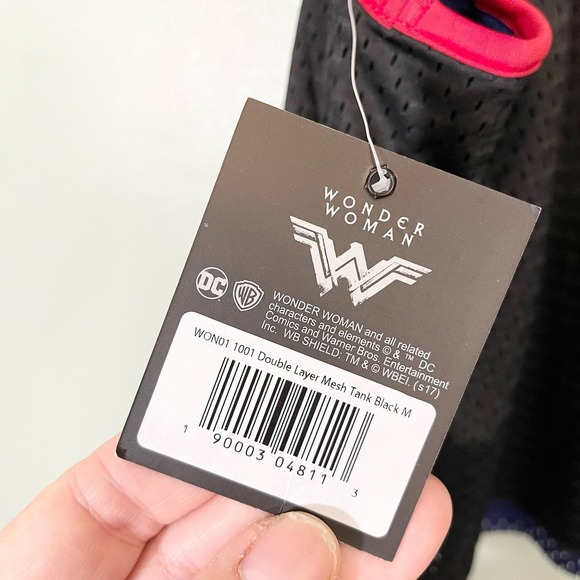 Wonder Woman Women's Scoop Neck Double Layer Mesh Muscle Tank Top Medium NWT - Picture 8 of 9